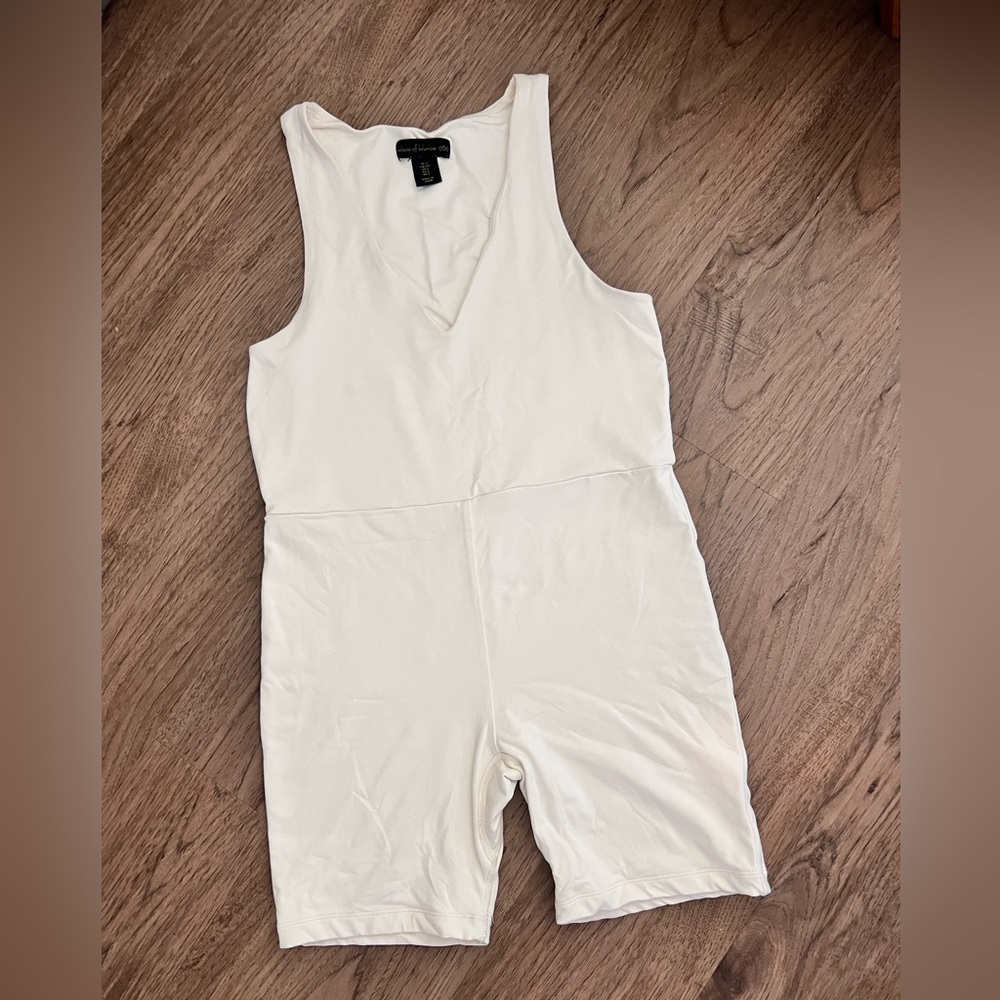House of Harlow 1960 Ivory Sleeveless Romper | V-Neck Biker Short One-Piece
